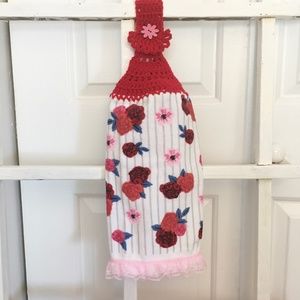 NWOT Lovely Rose Hand Crocheted Towel